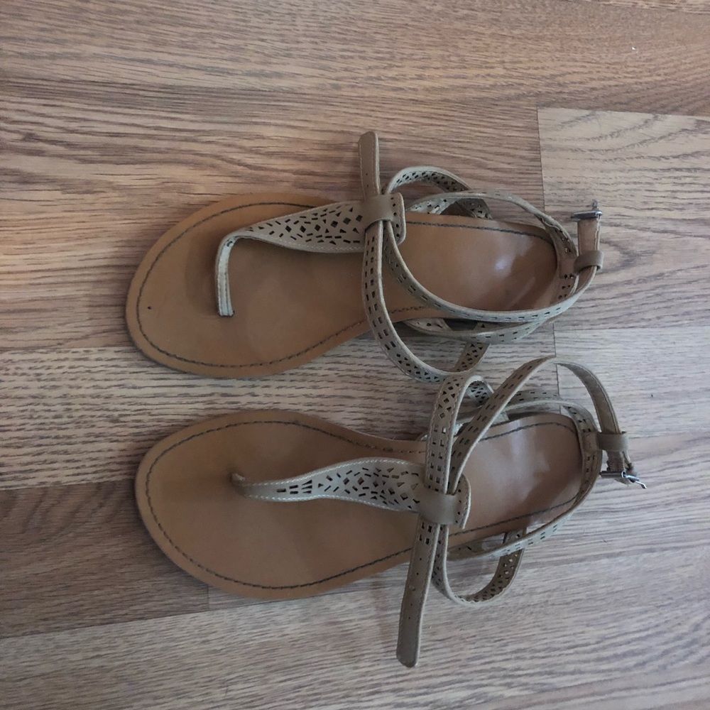 Bamboo sandals tan Size 6 1/2